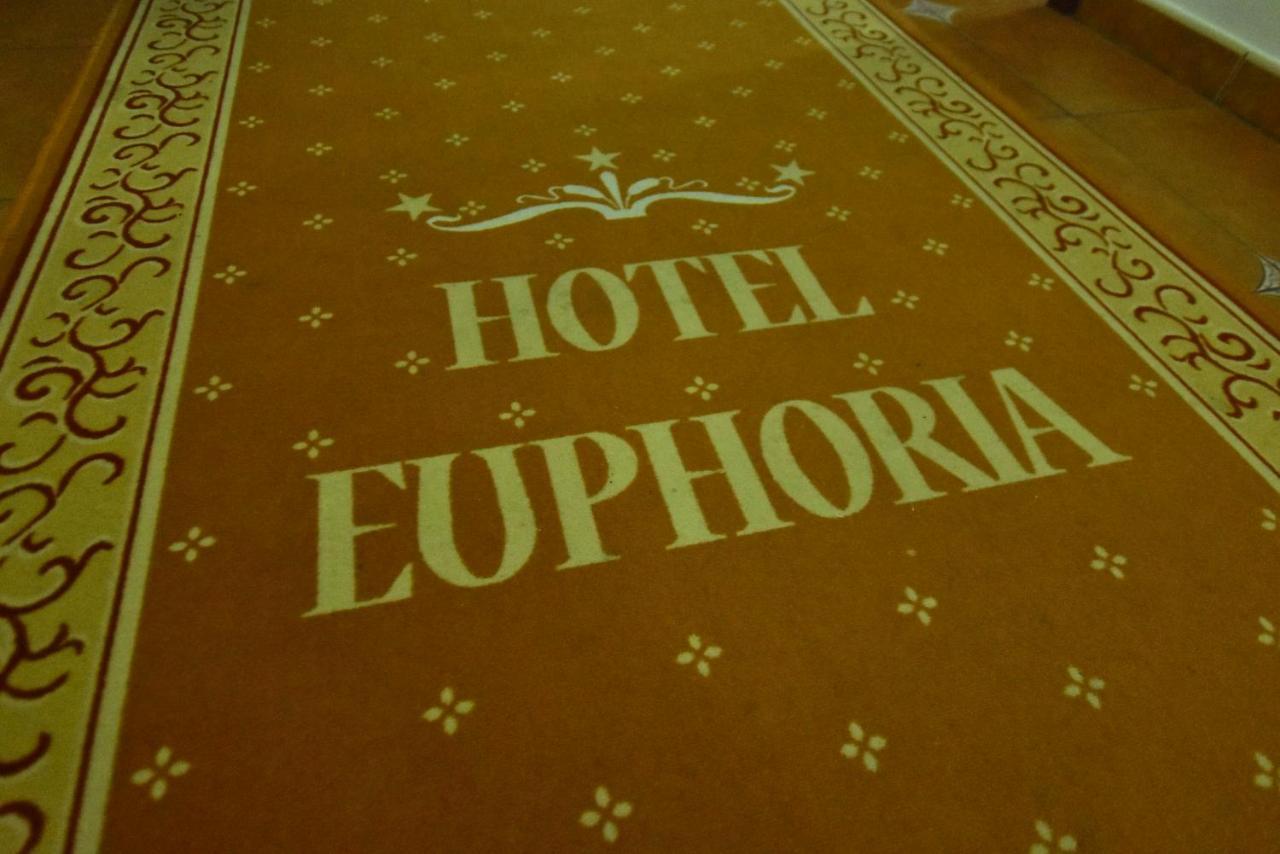 Hotel Euphoria Craiova Exterior photo